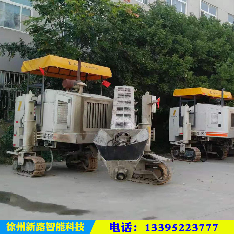 混凝土滑模攤鋪機(jī)111.jpg 混凝土滑模攤鋪機(jī)111.jpg