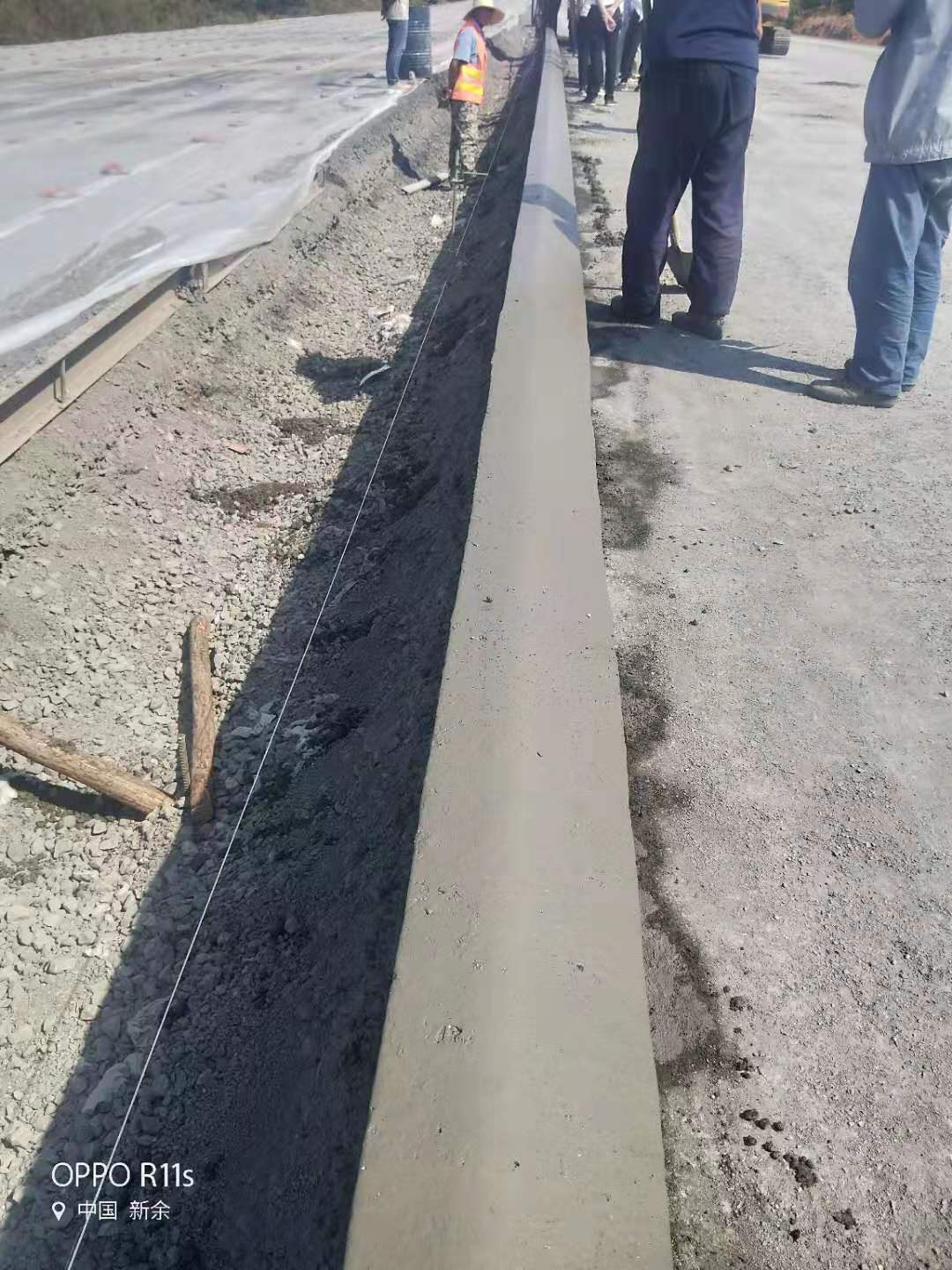 水泥混凝土路緣石滑模機實用嗎？